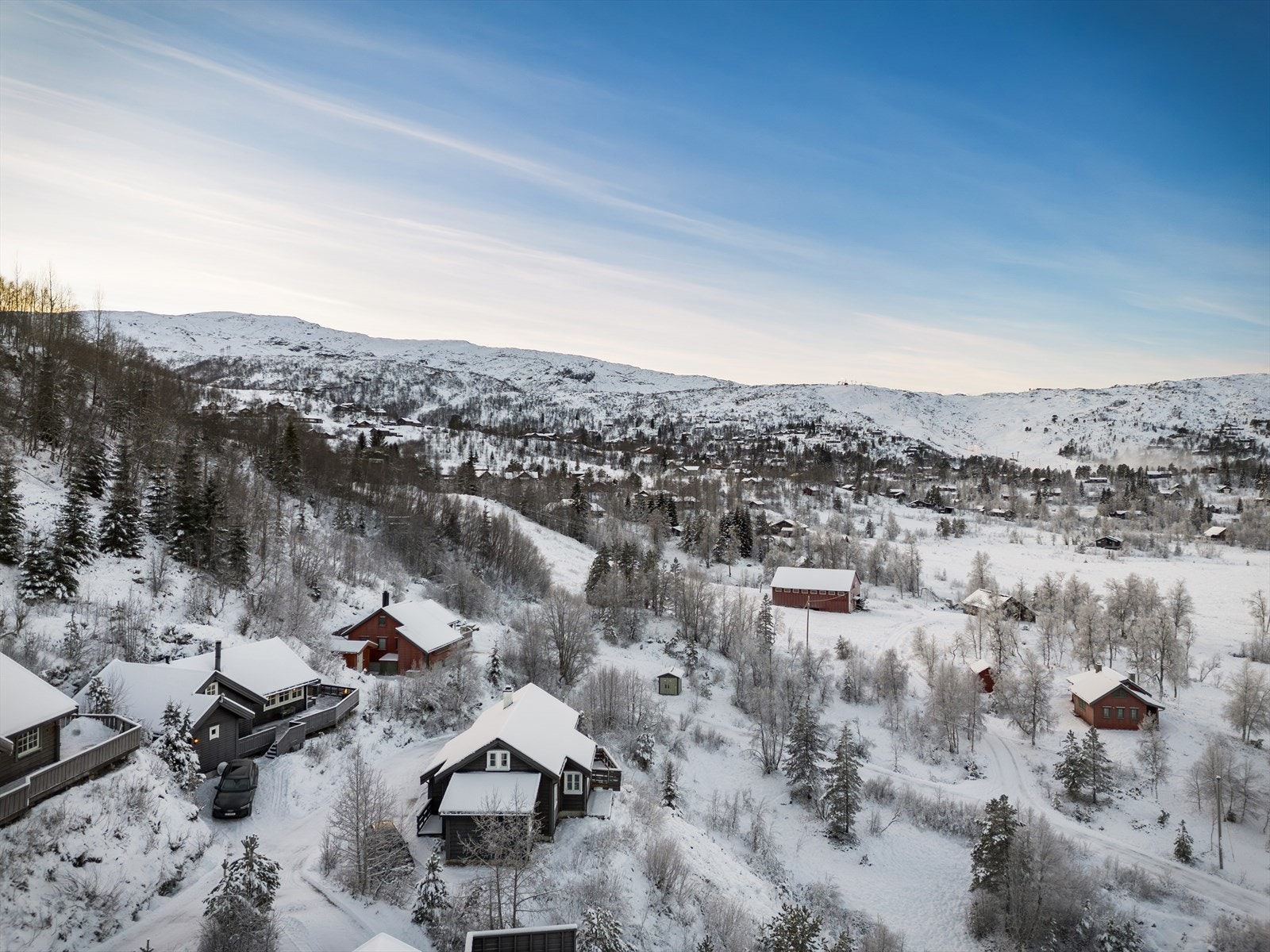 Området byr på fantastiske turmuligheter i fjell og daler gjennom alle årstider, enten du foretrekker rolige fjellturer, toppturer, sykling eller ski. Galleribilde