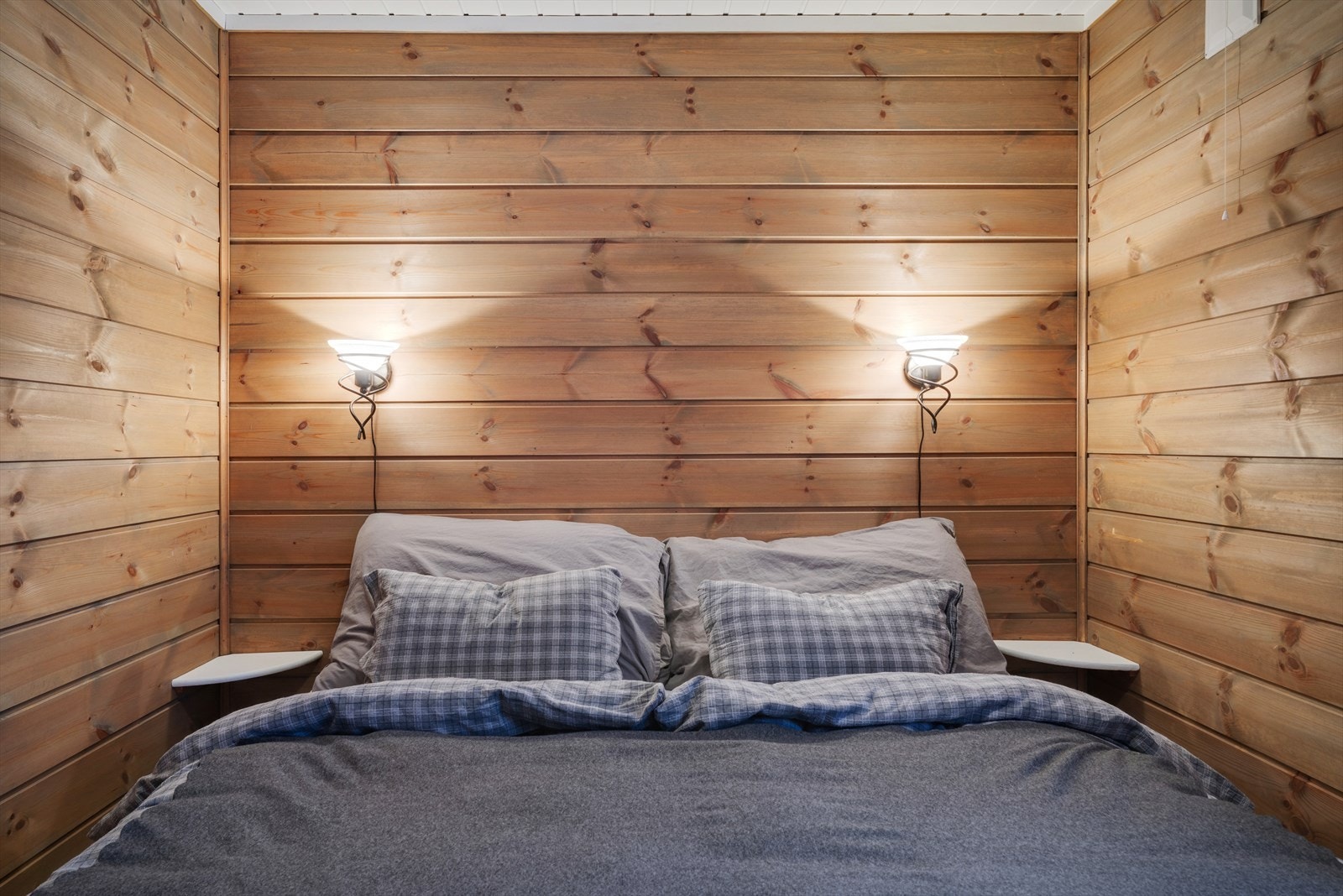 Hovedsoverommet er på 8,7 m² og har god plass til dobbeltseng. Galleribilde