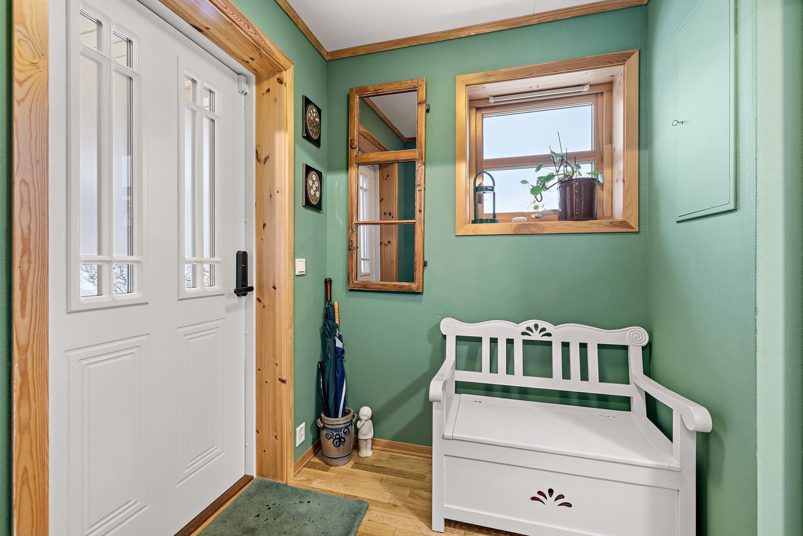 Velkommen inn i en lys og trivelig entré. Galleribilde