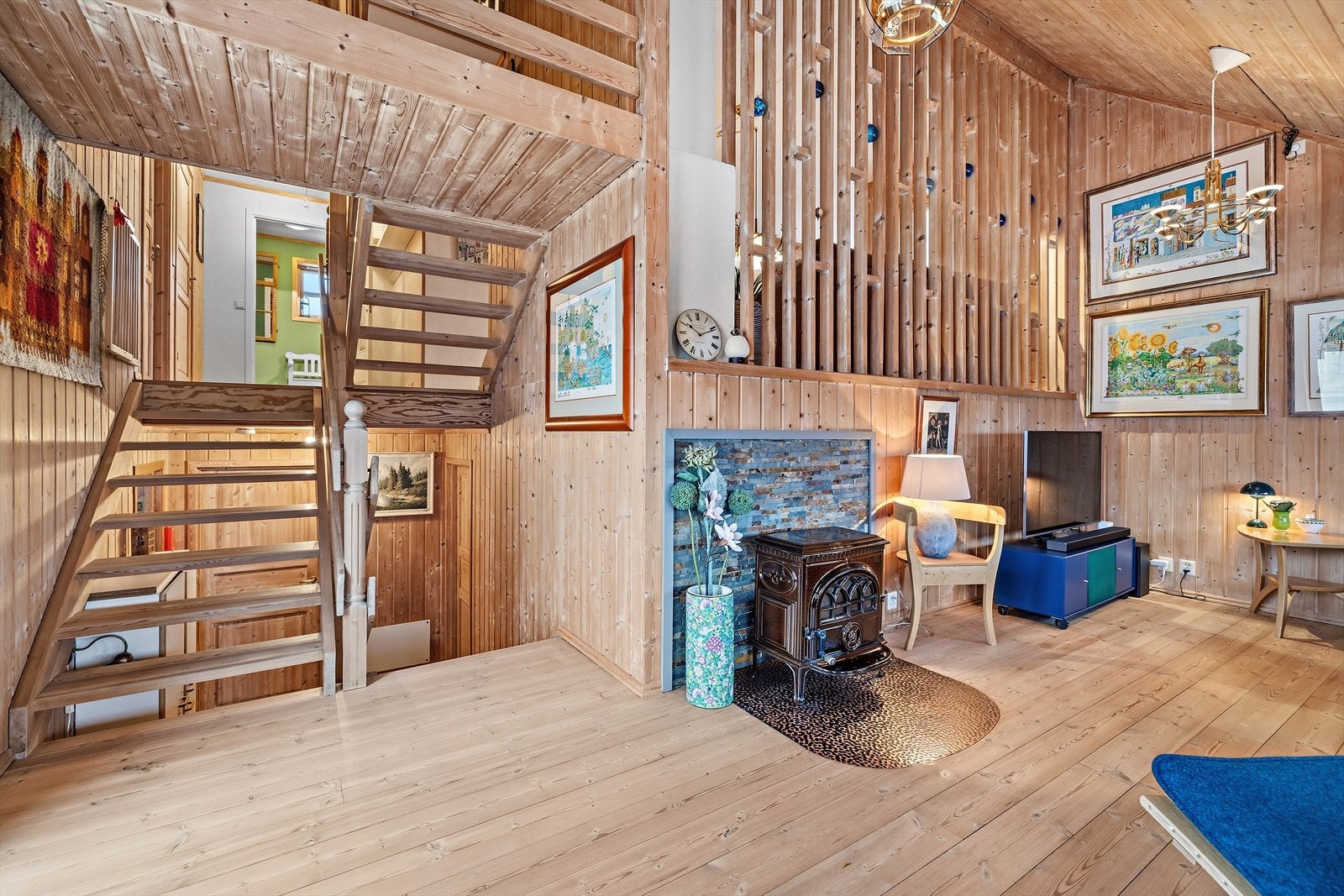 Fin arkitektur med halvplan som gir boligen egenhet. Galleribilde