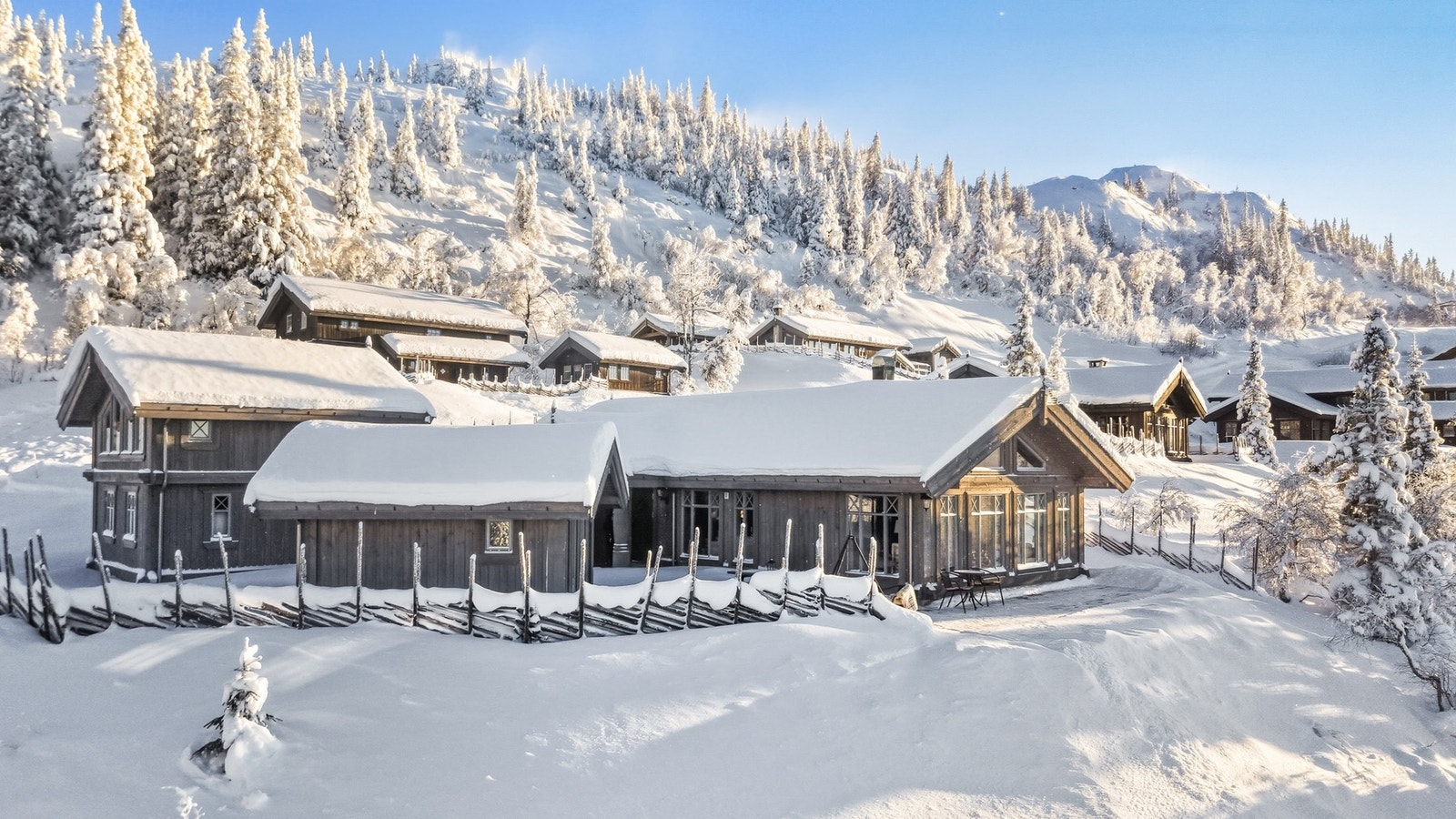 Eiendommen er nydelig omkranset av skigard Galleribilde