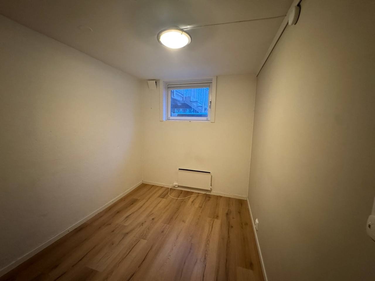 Soverom med plass til dobbeltseng Galleribilde