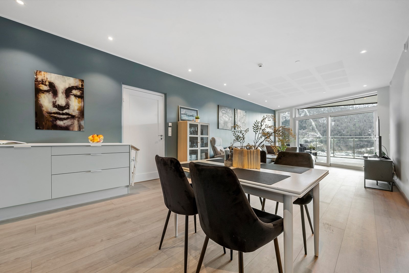 Her er det god plass til spisegruppe. Galleribilde