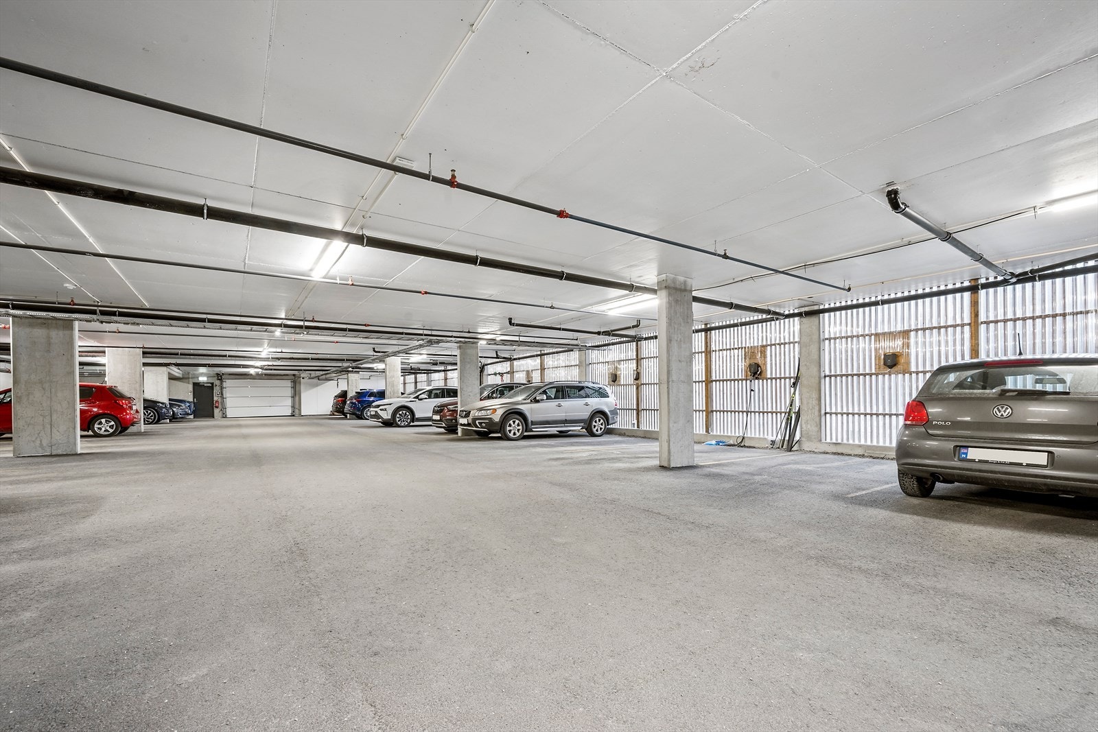 Leilegheita disponerer garasjeplass med elbilladar. Galleribilde