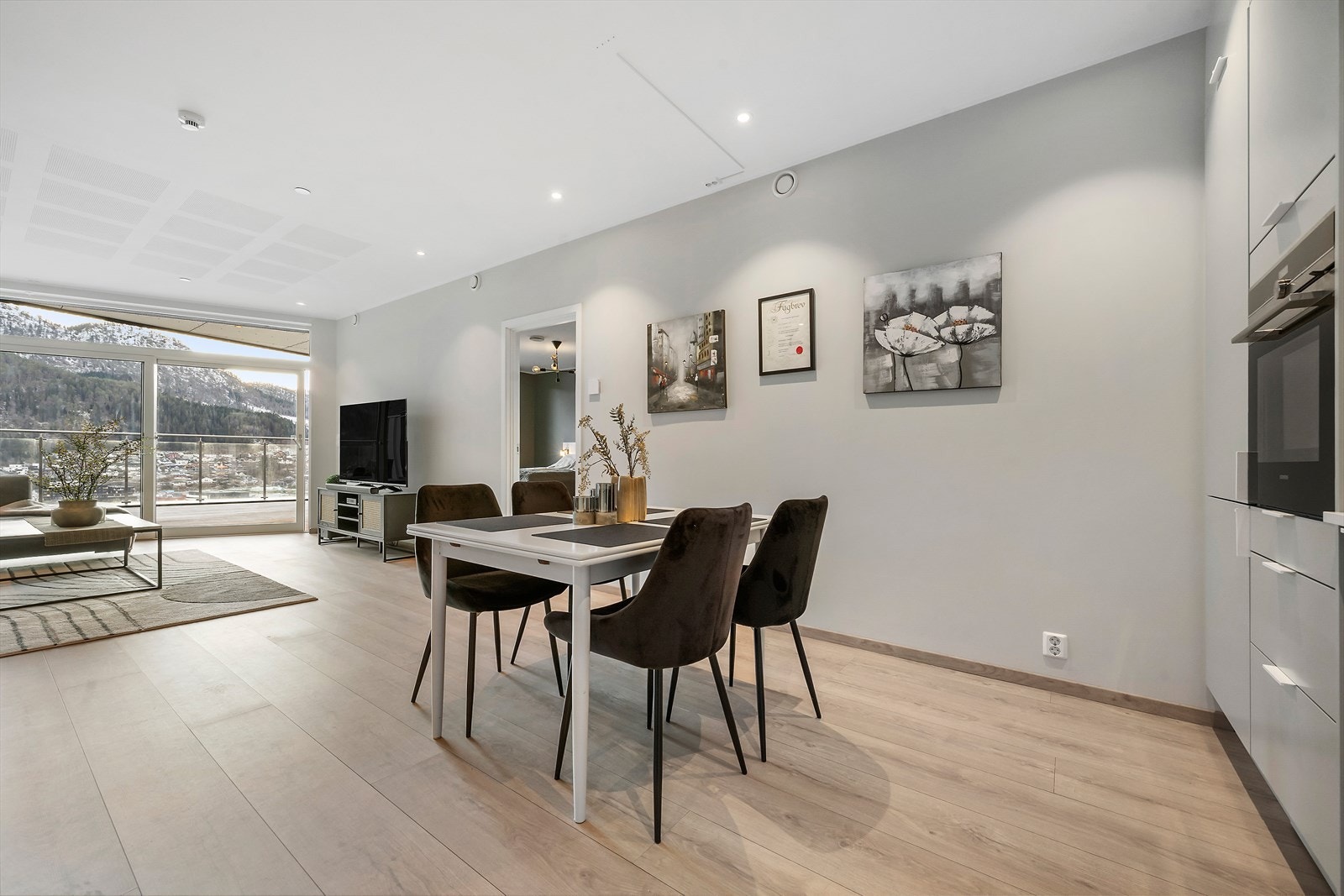 Standard tv-fiberabonnement er ink. i fellestkostnadane. Galleribilde