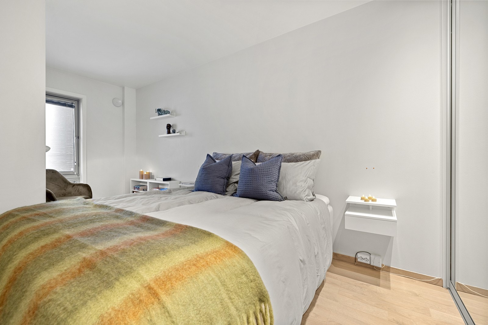 Hovedsoverommet er romslig og har god plass til dobbeltseng og garderobeløsning. Galleribilde