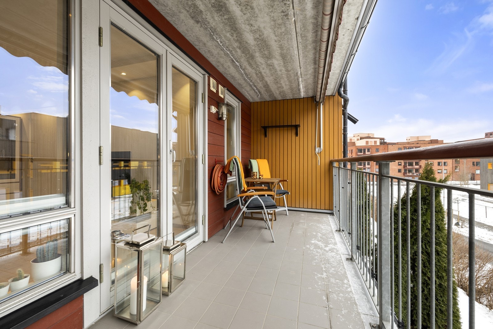 Balkongen på 8 m² er en fin forlengelse av stuen. Galleribilde