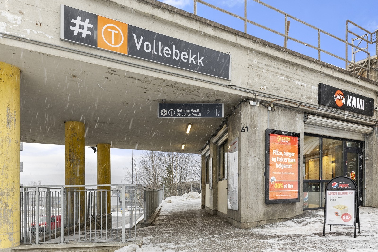 Nærmeste T-banestasjon er Vollebekk, kun fire minutters gange unna, med linje 4 og 5. Galleribilde