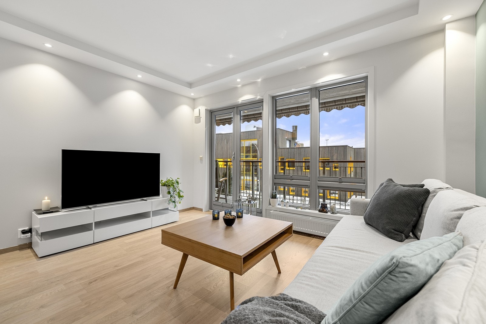 Oppvarming via sentralvarmeanlegg med radiatorer sikrer en jevn innetemperatur. Galleribilde