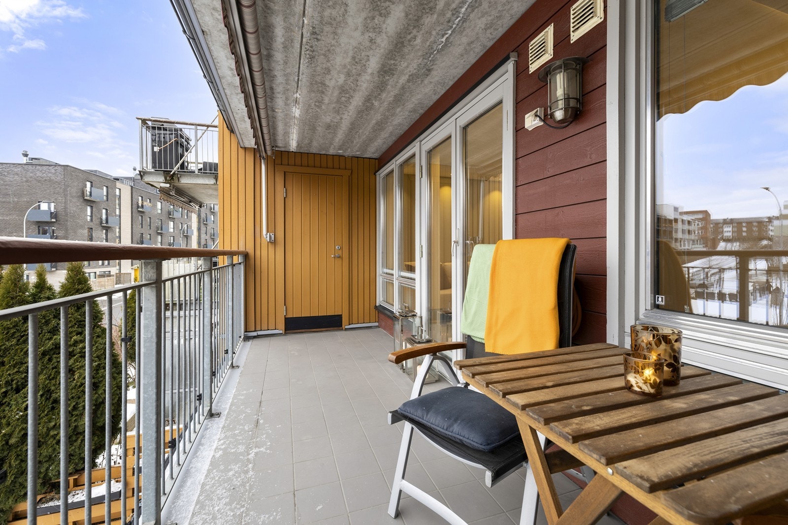 På balkongen er det en praktisk utvendig bod på 1 m² for ekstra lagring. Galleribilde