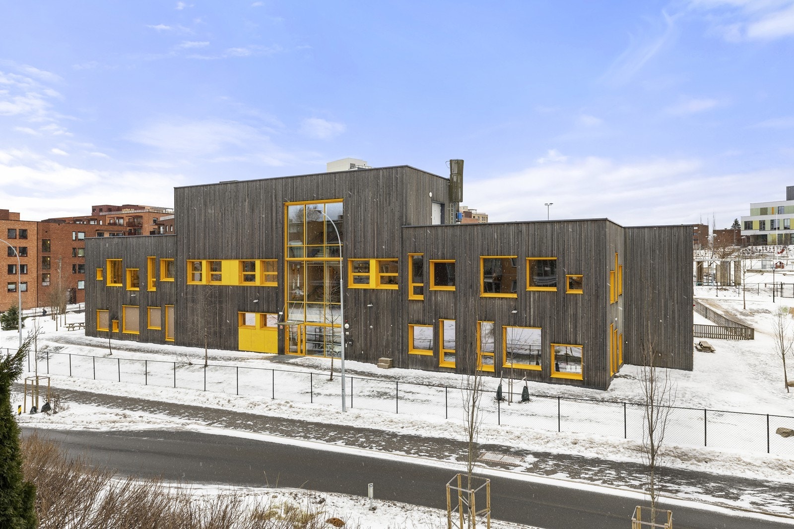 Vollebekk barnehage og skole ligger kun ett steinkast fra leiligheten. Galleribilde