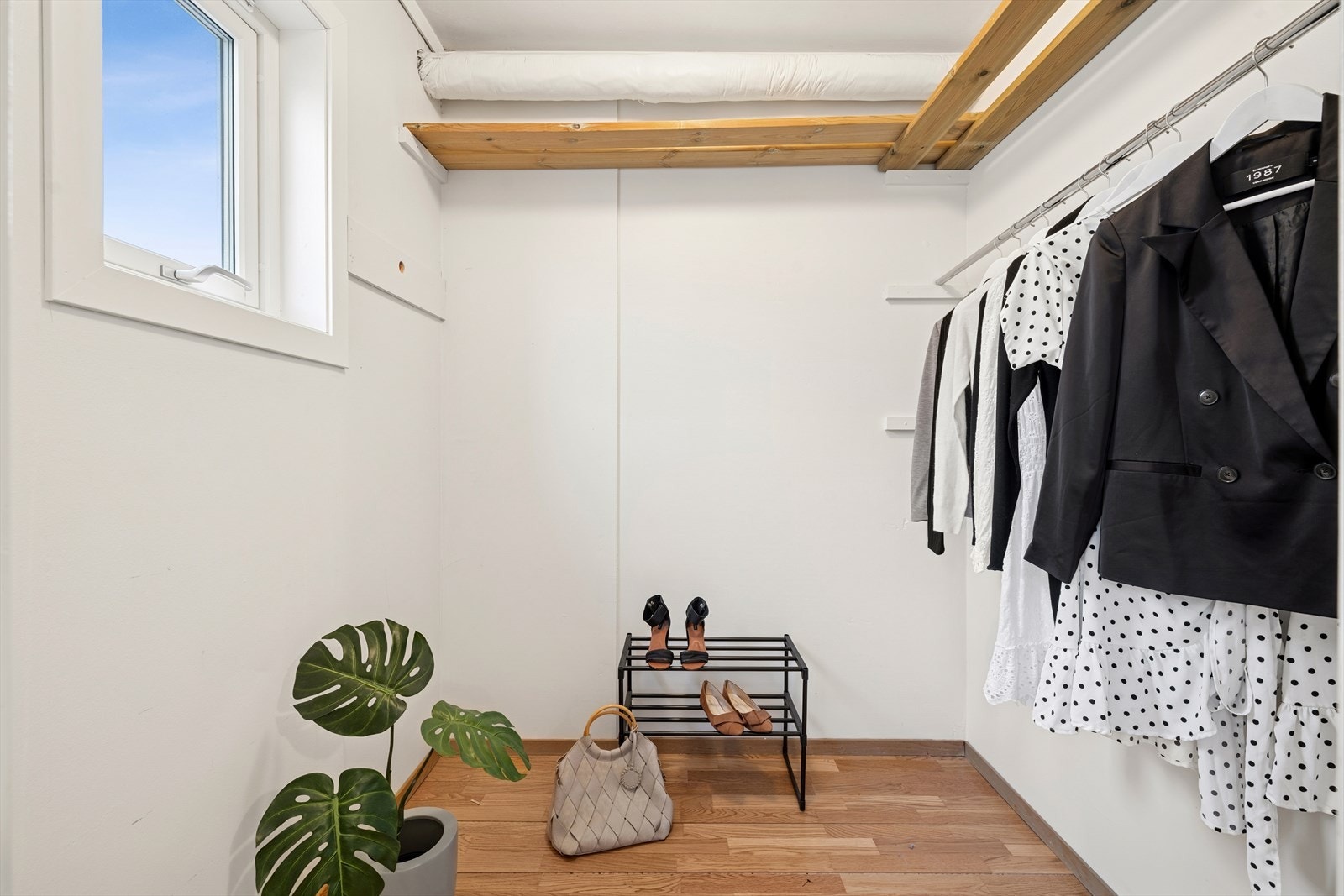 Det ene soverommet er tilknyttet bod. Galleribilde