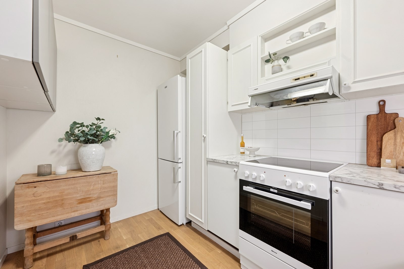 God skap- og benkeplass. Galleribilde