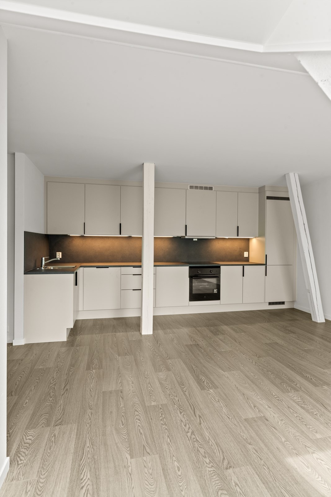 Kjøkkenløsning med integrerte hvitevarer Galleribilde