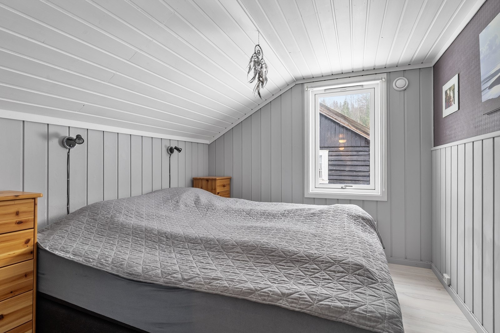 Hovedsoverommet er romslig med plass til større seng. Galleribilde