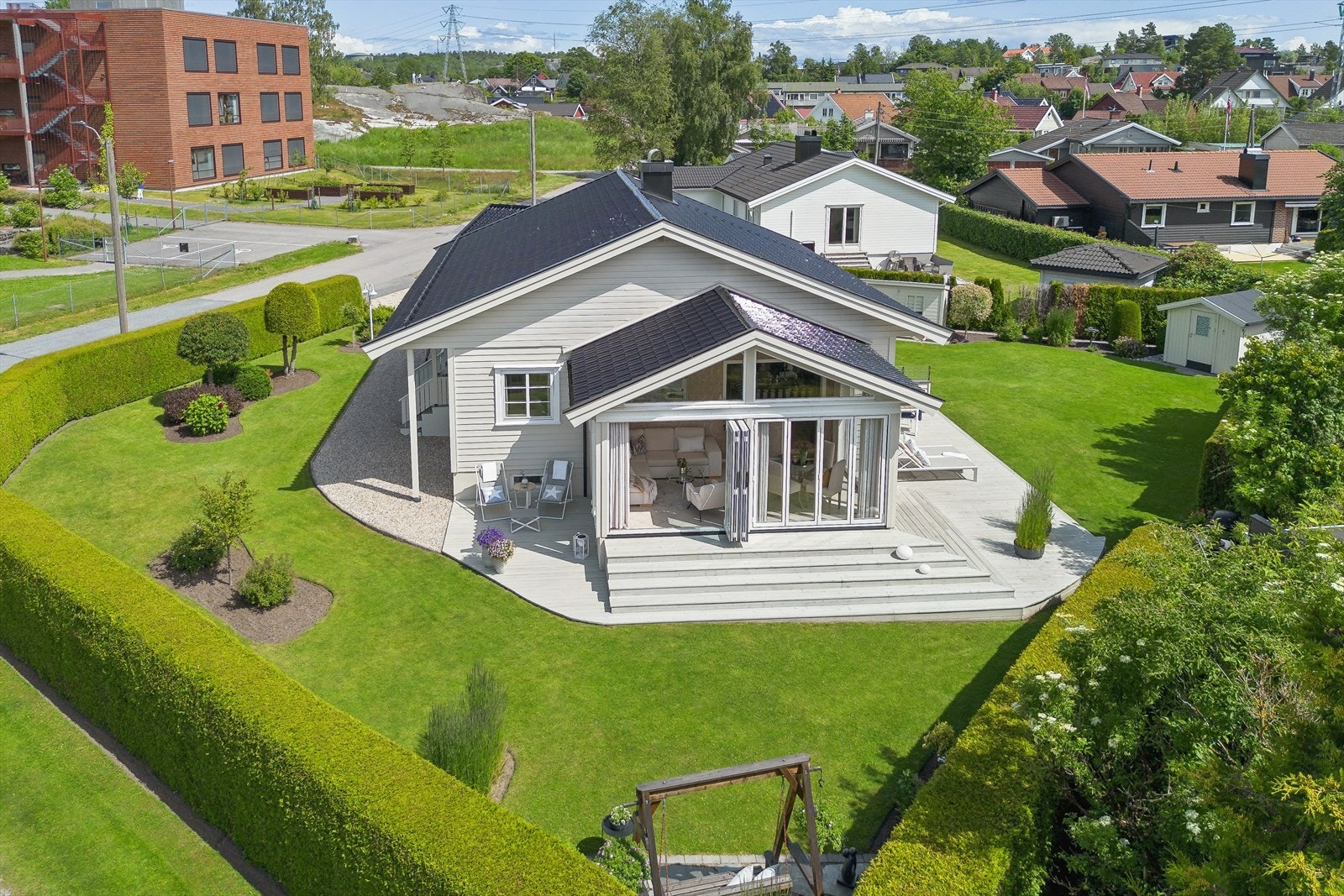 Glasert takstein fra 2021. Påbygget vinterstue ca. 2005. Galleribilde