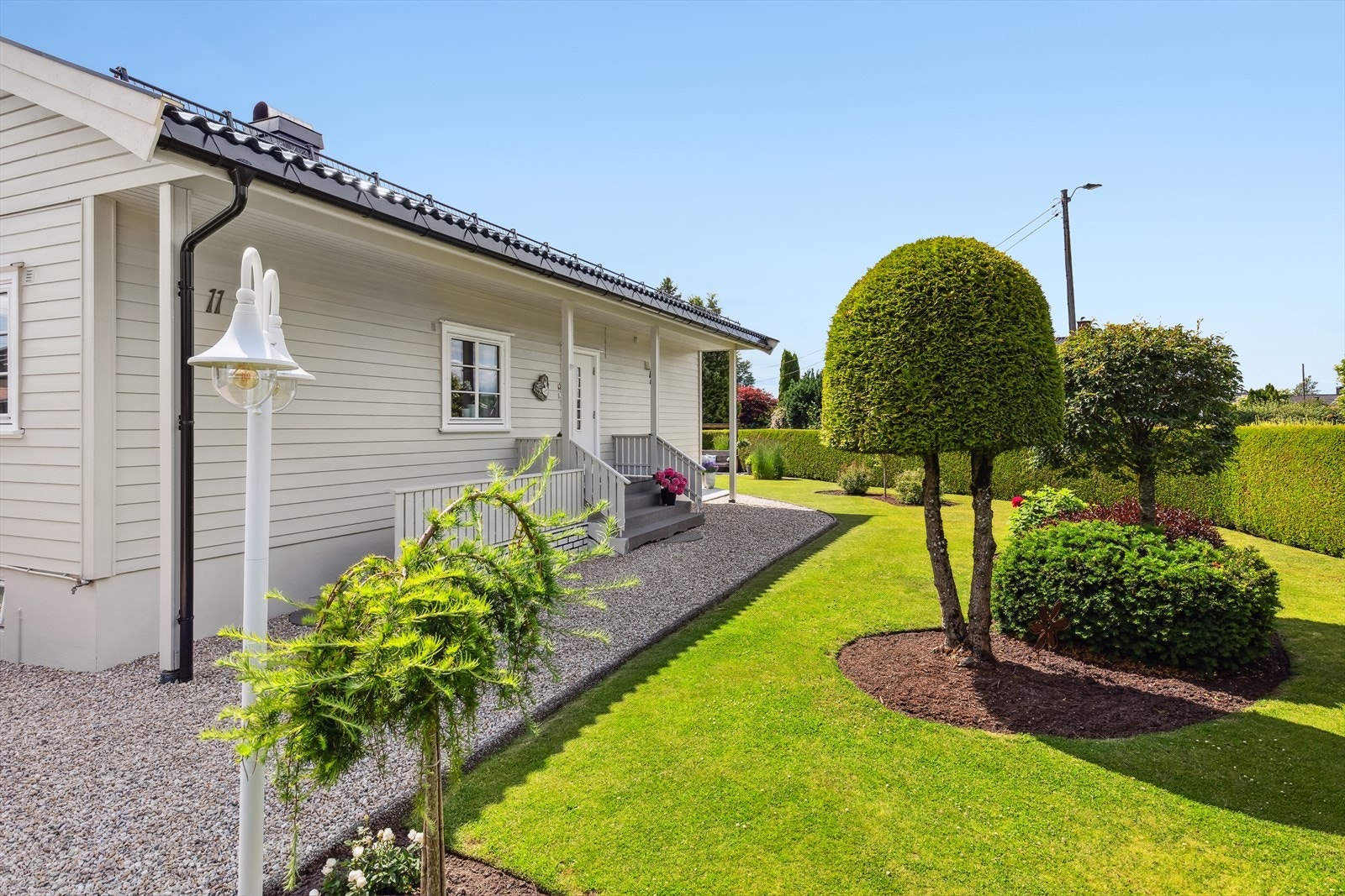 Tomten fremstår som et mesterverk, synd snøvær ødelegger for opplevelsen nå.. Galleribilde