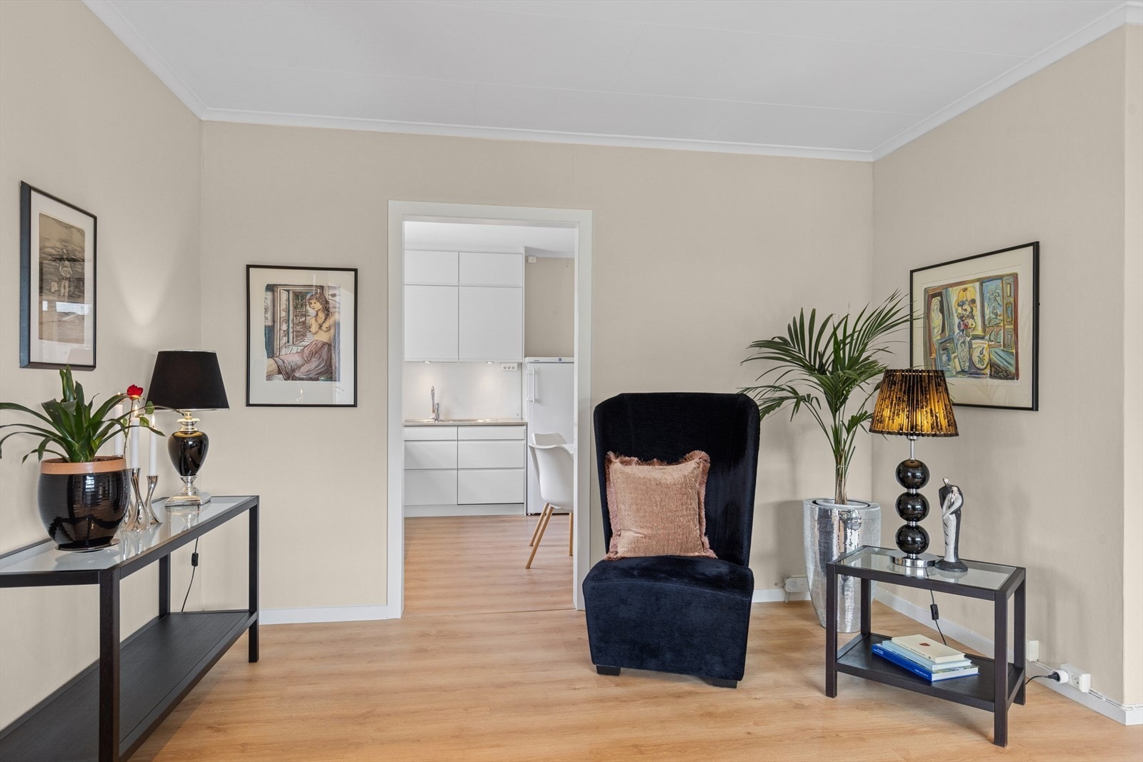 Mellomstue utenfor kjøkkenet. Galleribilde