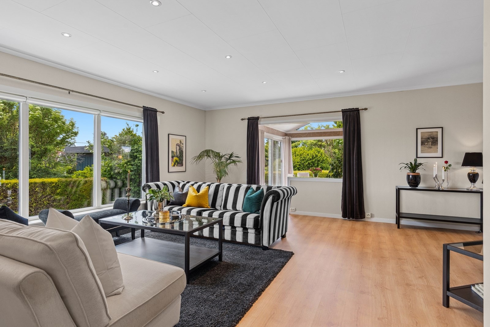 Påbygget vinterstue, et lite halvplan ned fra stuen. Galleribilde