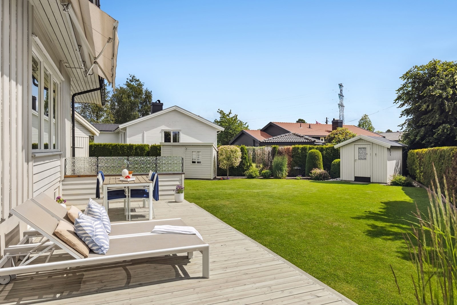 Utebod i hage, ekstra bod bak garasjen. Galleribilde