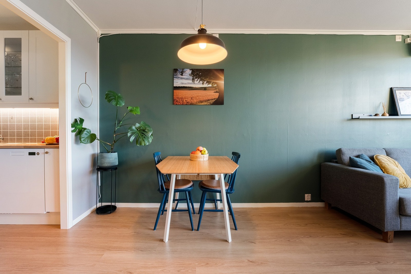 Det er god plass til å forlenge spisegruppen om man skal ha større selskaper Galleribilde