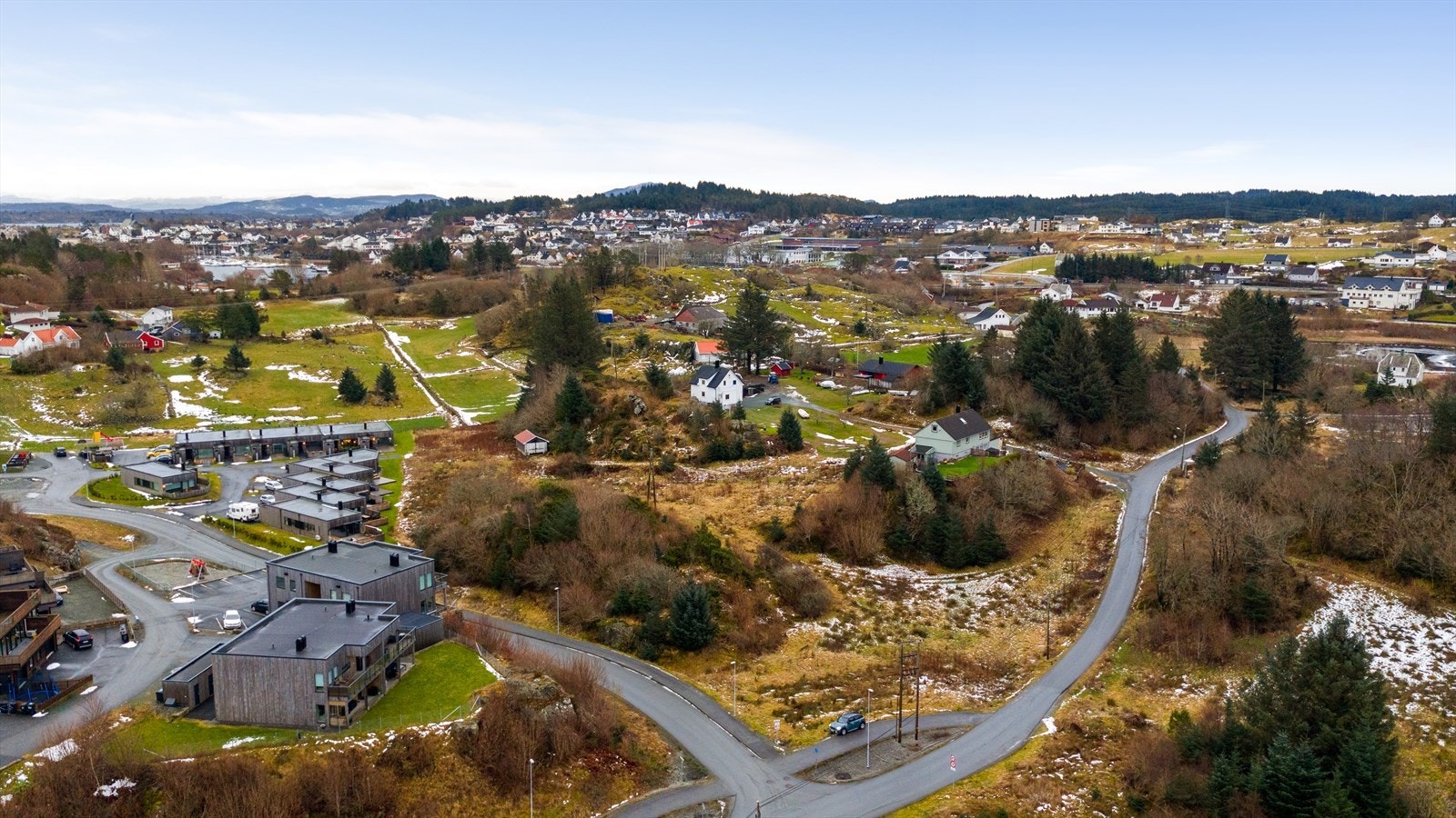 Det er kort avstand til Kopervik sentrum med butikker, servicetilbud, skole, barnehager og kollektivtransport Galleribilde