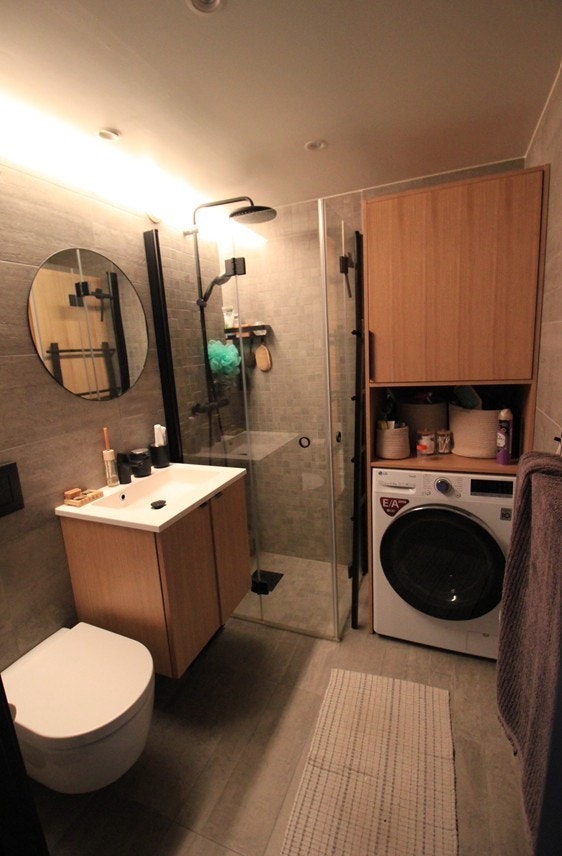 Baderommet har to ulike lysinnstillinger som gir rommet en eksklusiv og luksuriøs atmosfære. Galleribilde