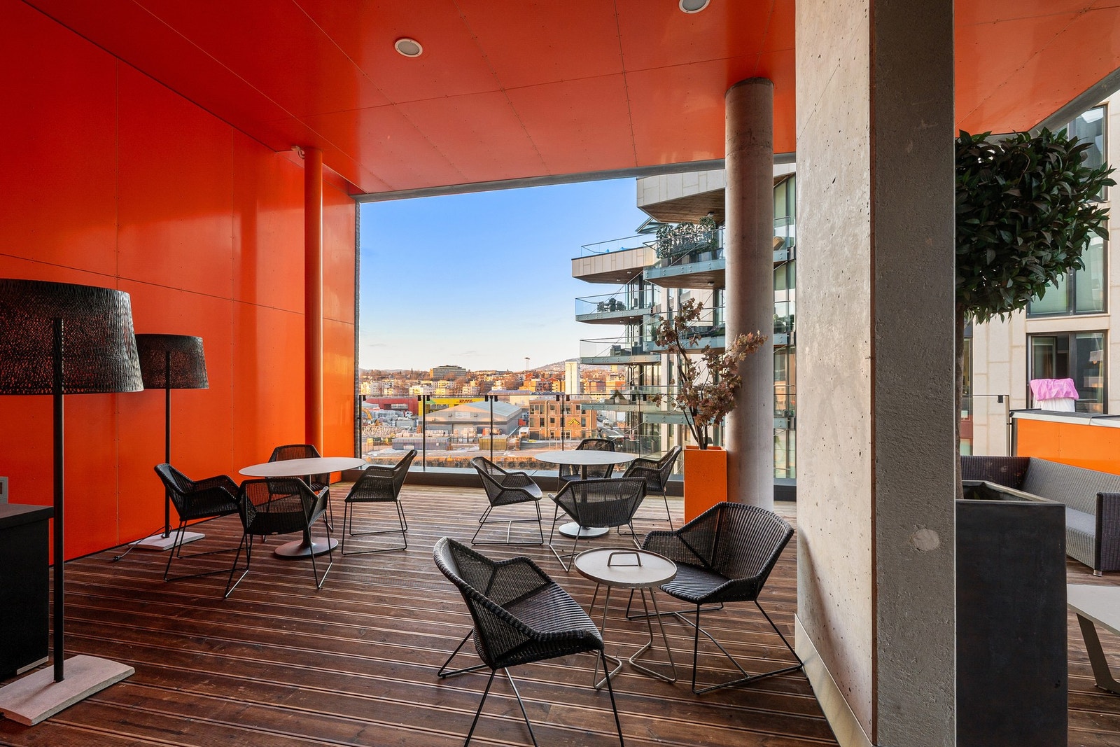 Sameiets andre terrasse byr på en litt lunere stemning. Galleribilde