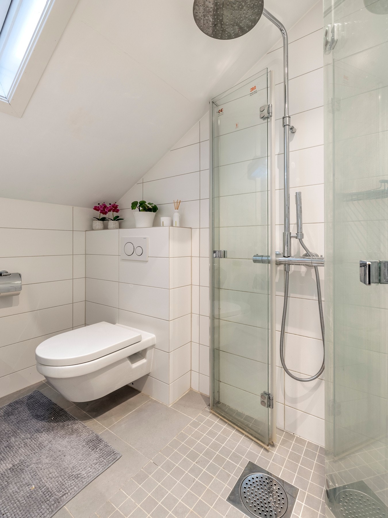 Flislagt bad/wc med varmekabler rehabilitert i 2017 Galleribilde