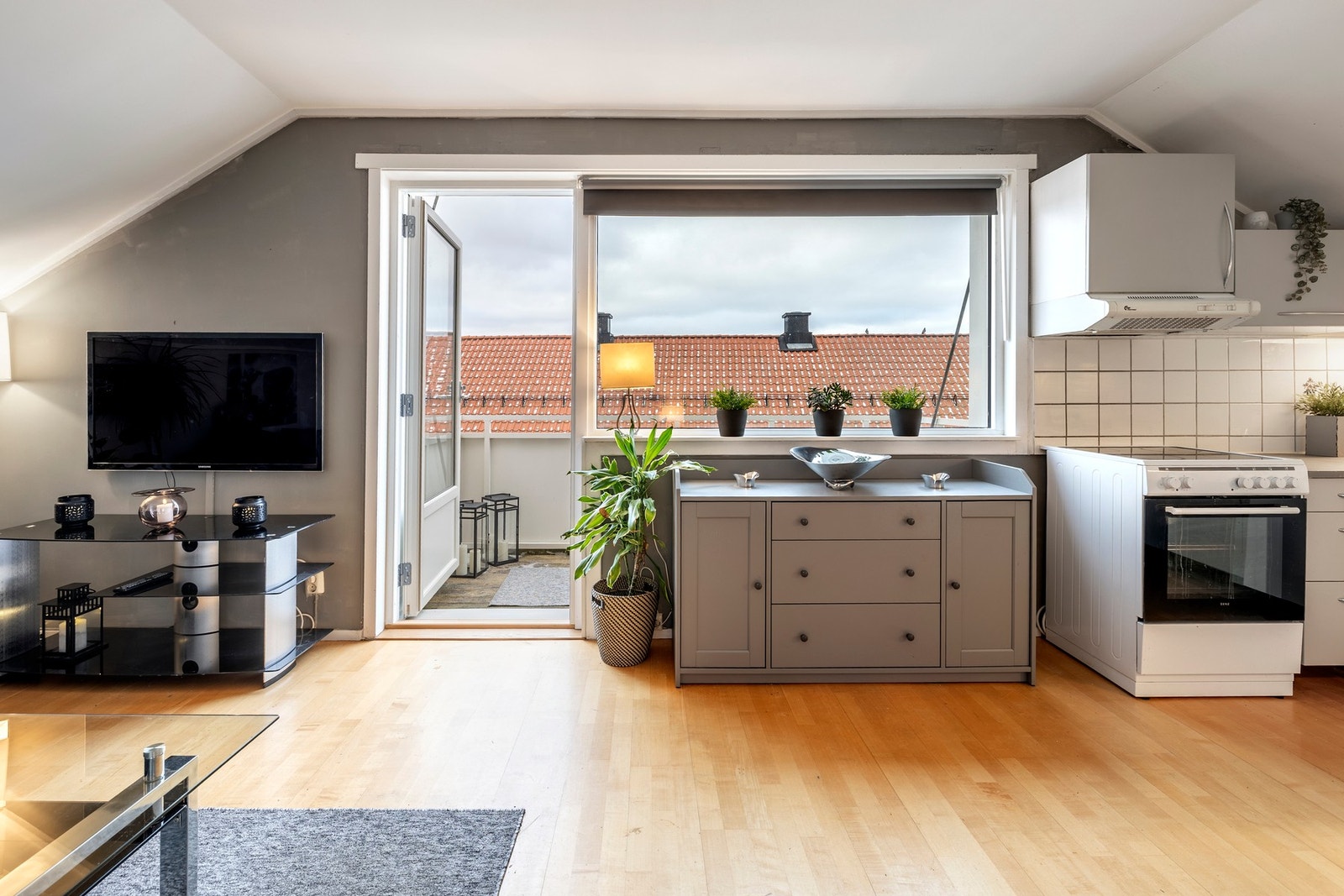 Utgang fra stue/kjøkken til vestvendt balkong på ca. ca. 5 m² Galleribilde