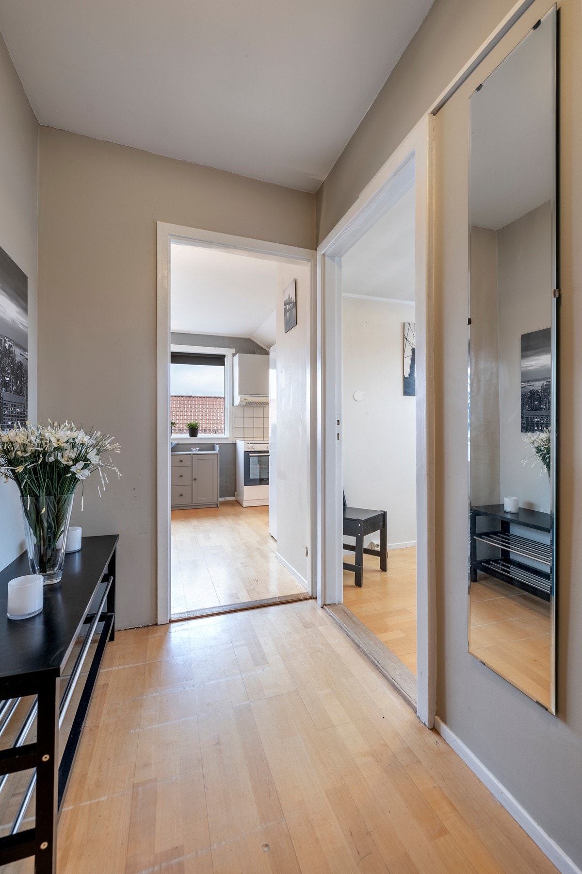 Entré/gang med inngang soverom og bad/wc Galleribilde