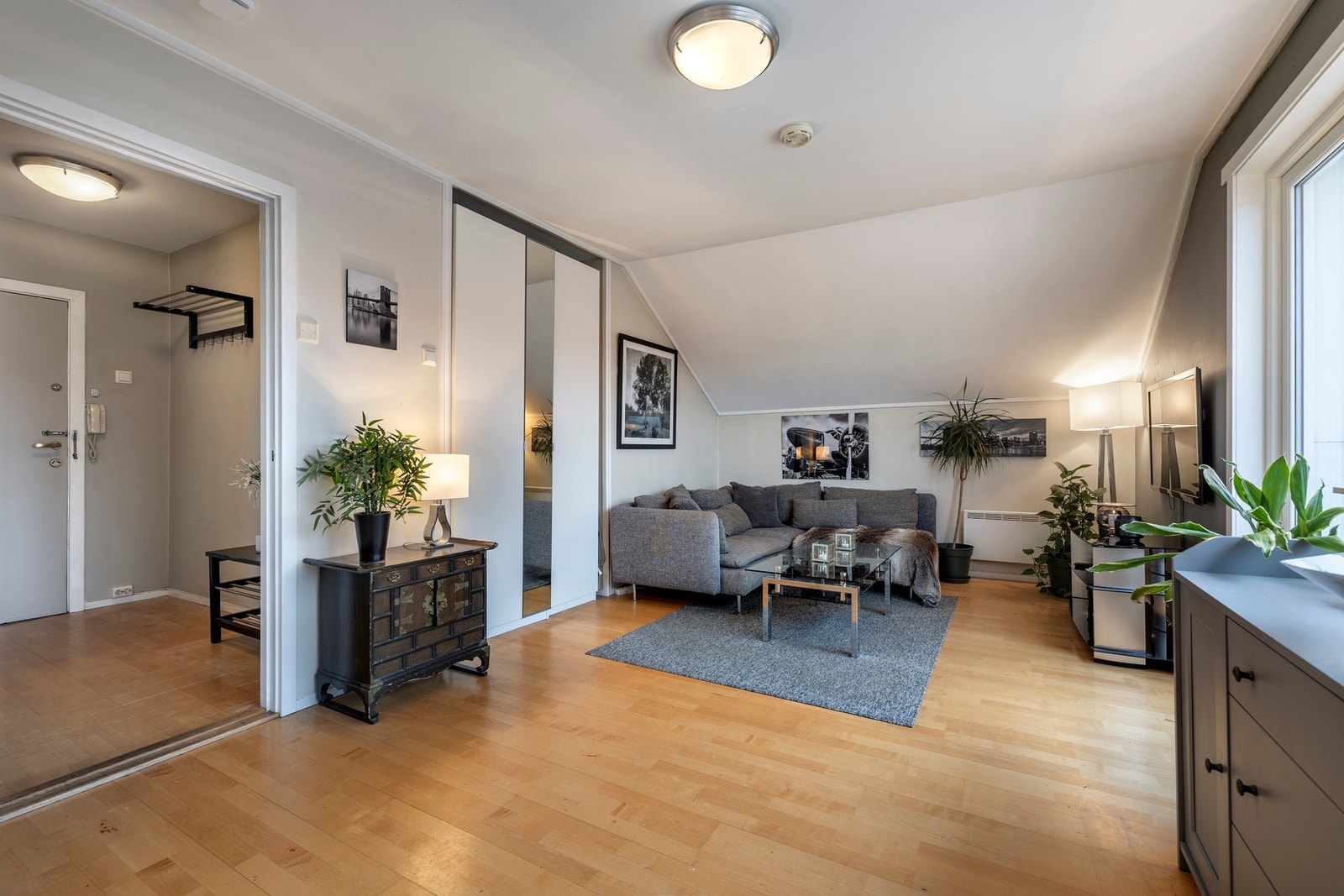 2-roms toppleilighet (3. etasje) med vestvendt balkong Galleribilde