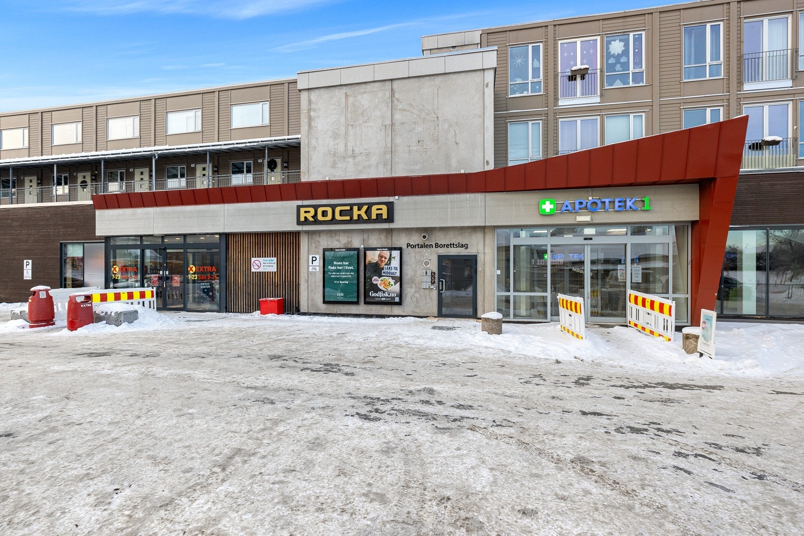 I byggets underetasje finner du inngangsparti, søndagsåpen matbutikk og apotek. Galleribilde