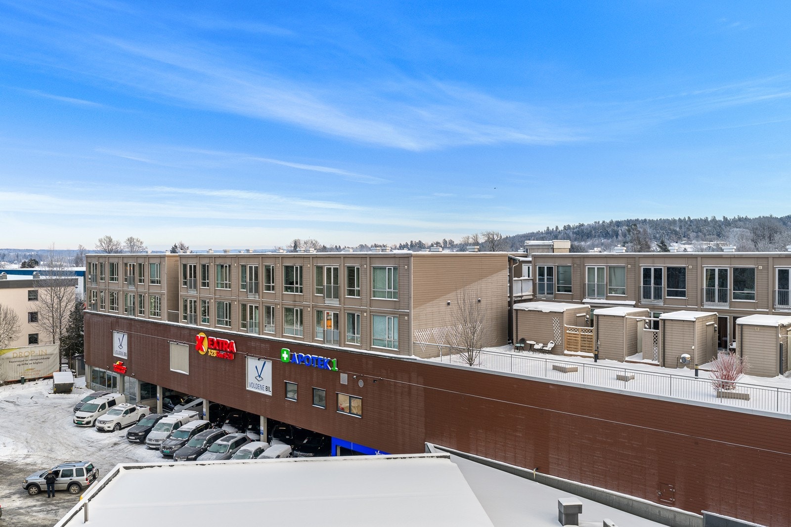 Fra eiendommen er det enkel adkomst til offentlig kommunikasjon mot Oslo, Ås og Ski. Galleribilde