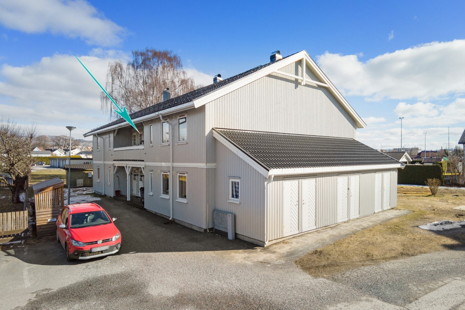 Inngangsparti - Adkomst via innvendig trapp og svalgang Galleribilde