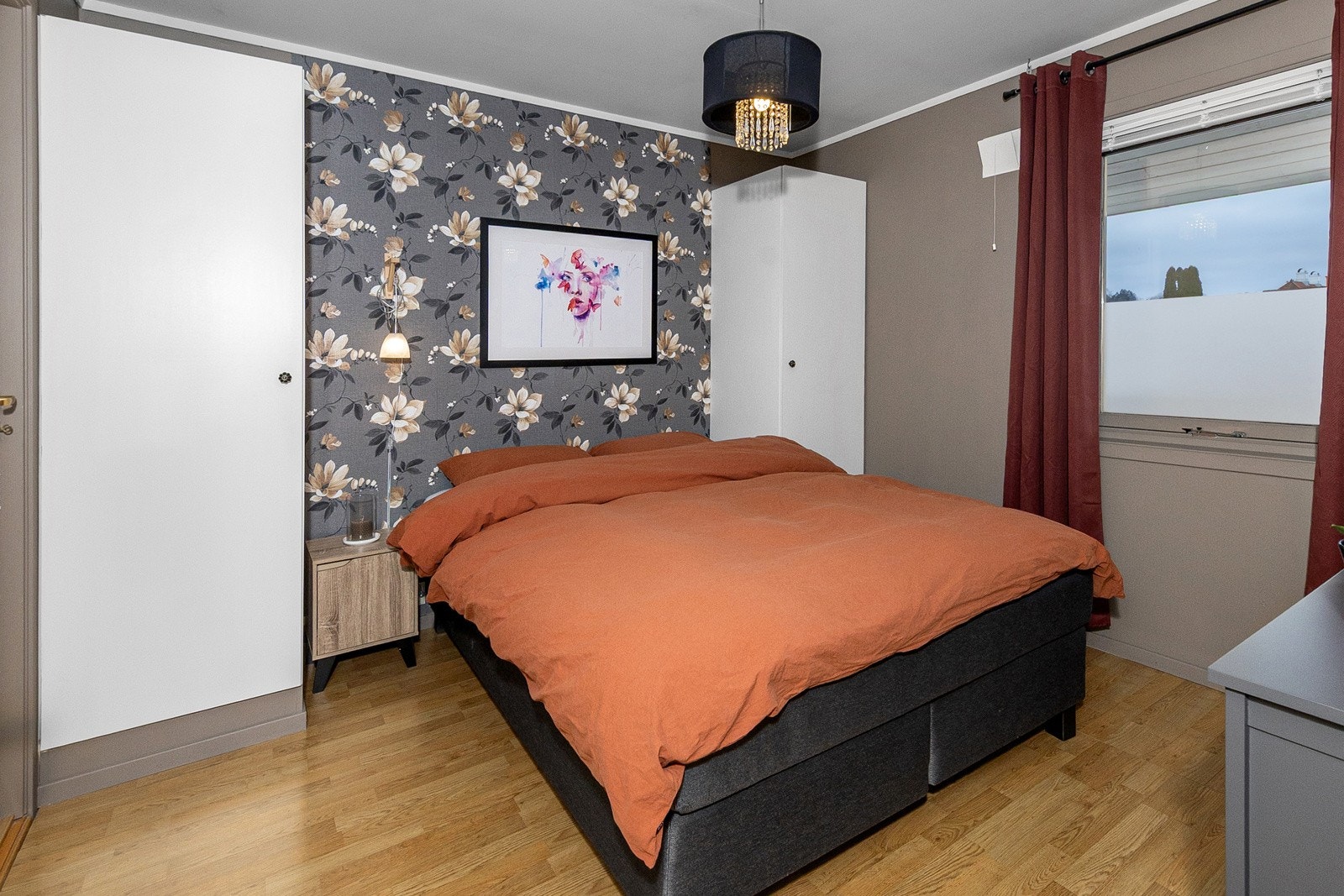 Soverommet har god plass for dobbeltseng - Godt med garderobeskap Galleribilde