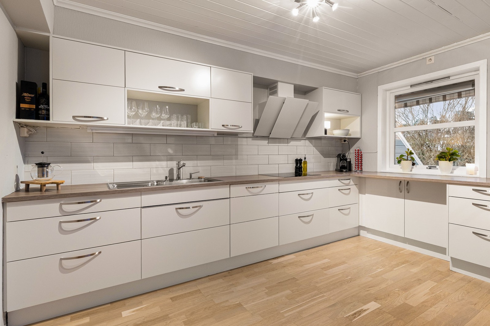 Klassisk pent kjøkken Galleribilde