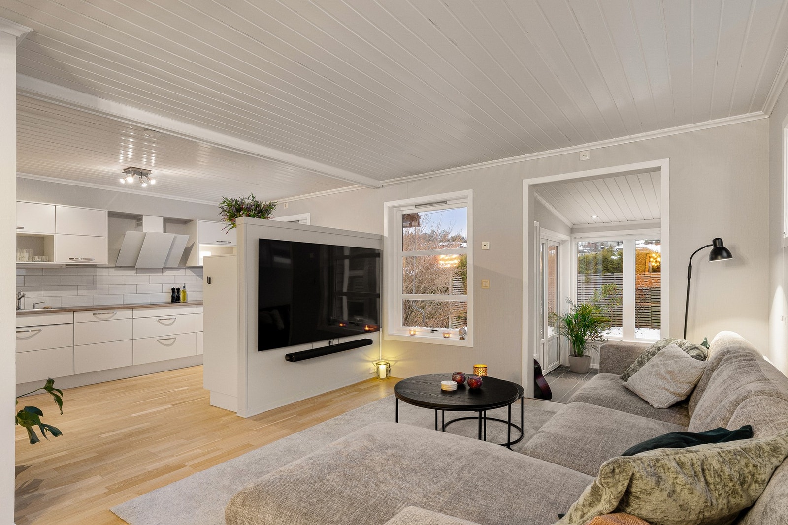 Lyse og romslige oppholdsrom Galleribilde