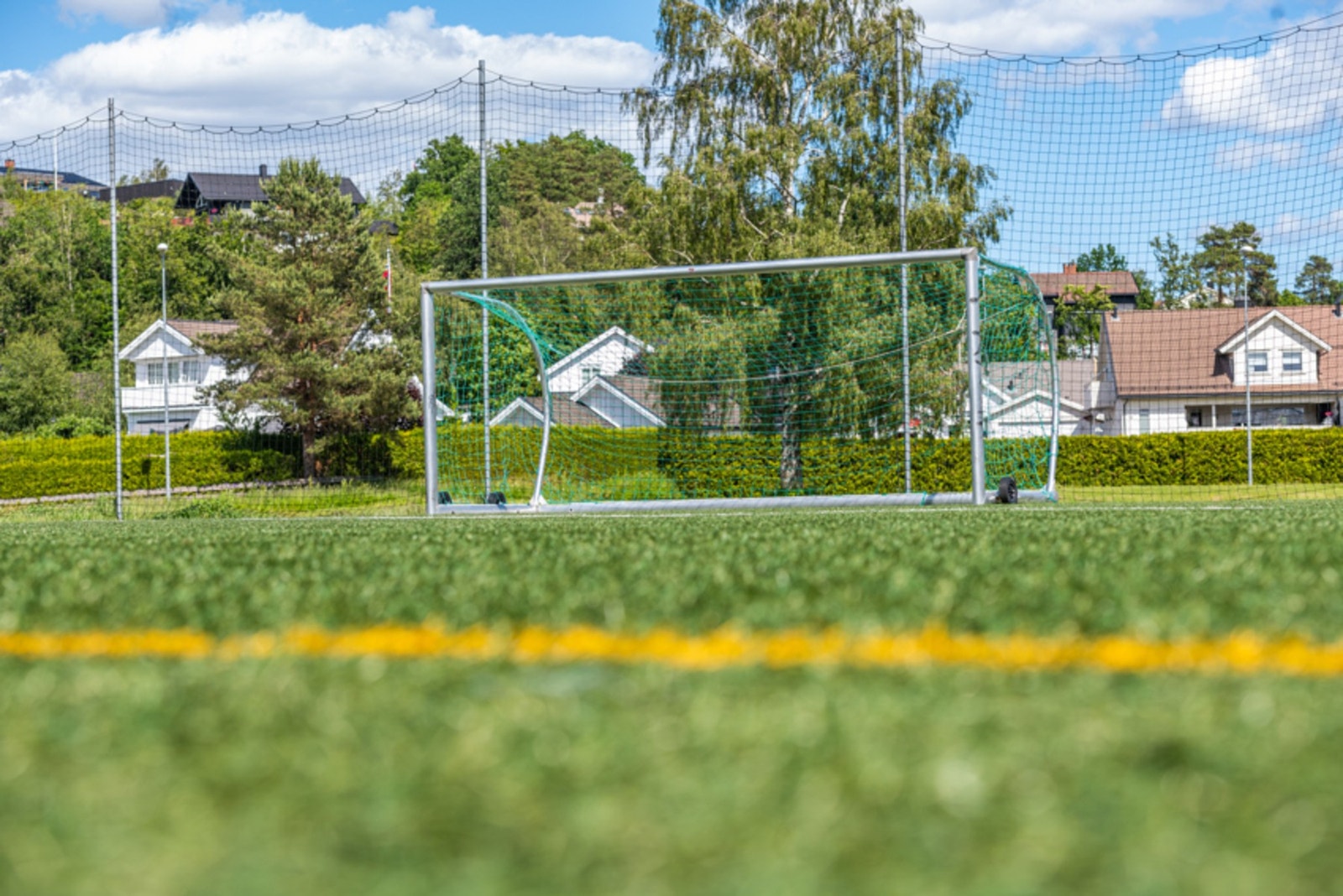 Med bl. annet aktivitetspark, fotballbaner, sandvolleyballbaner, akebakke etc. hvor store og små samles Galleribilde
