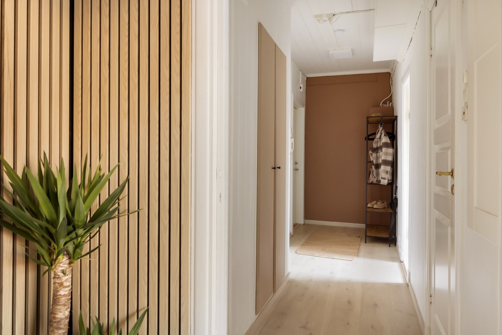 Entrè med plass til oppbevaring av yttertøy. Galleribilde