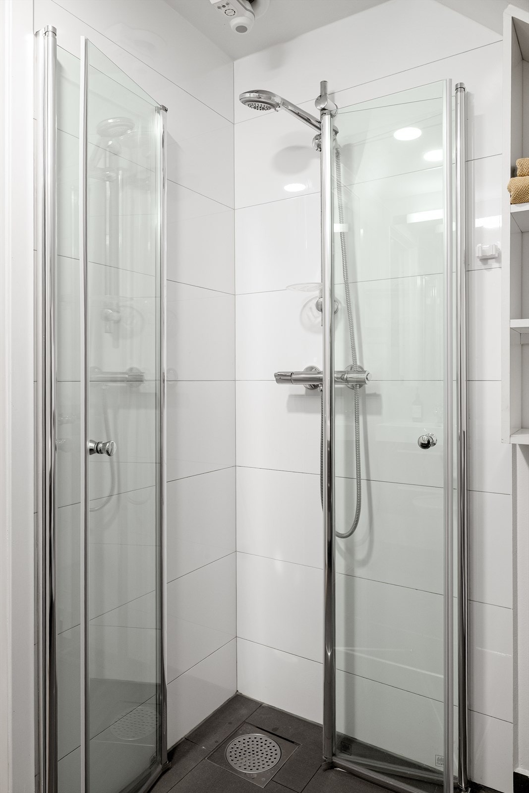 Dusjhjørne. Galleribilde