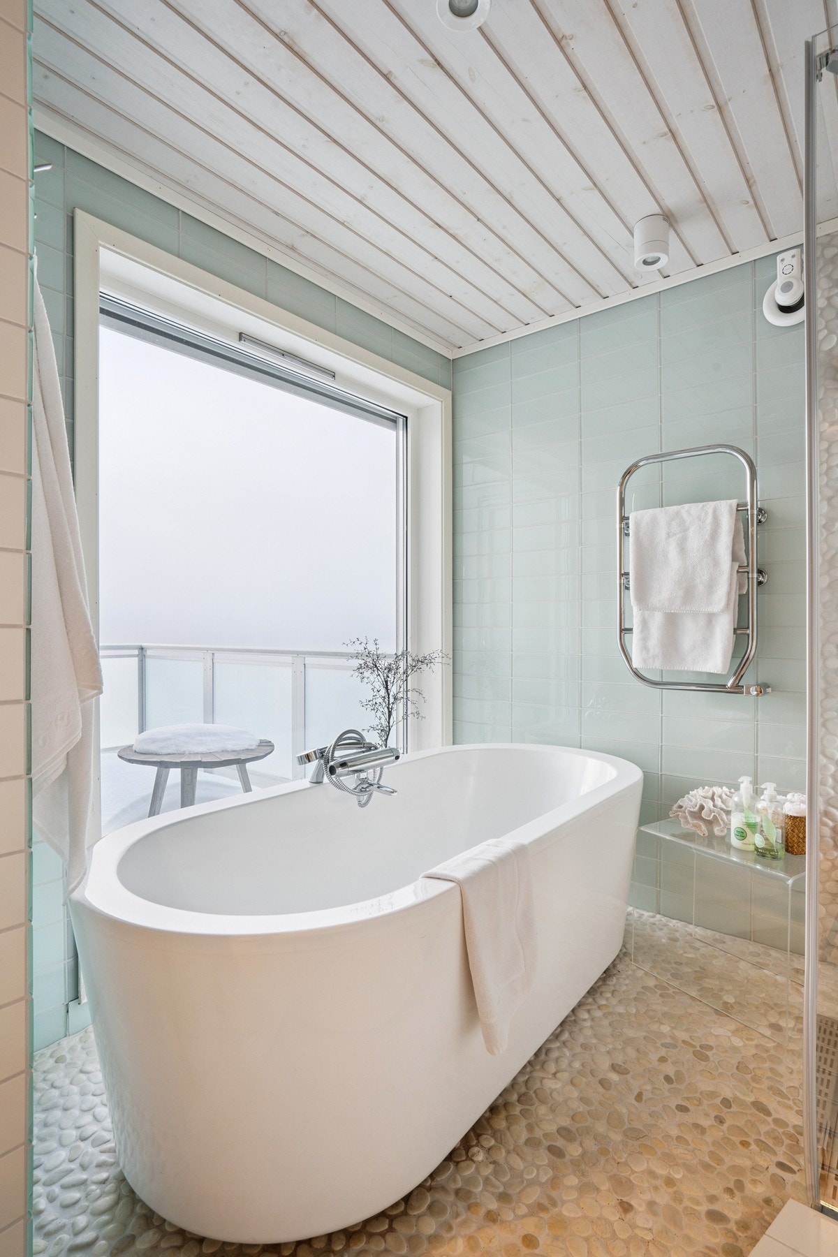 Bad med badekar. Galleribilde