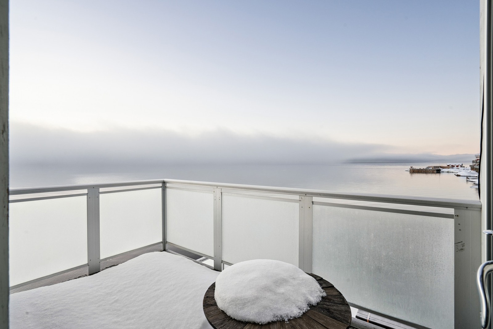 Terrasse/veranda med meget gode sol og utsikt forhold. Galleribilde