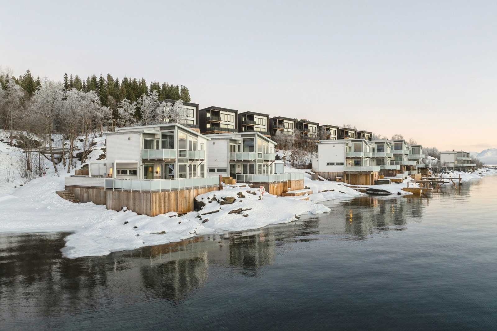 Velkommen til Malangen resort rorbu 28. Her presentert av Terje Opland v/EiendomsMegler1 Rødbanken. Galleribilde