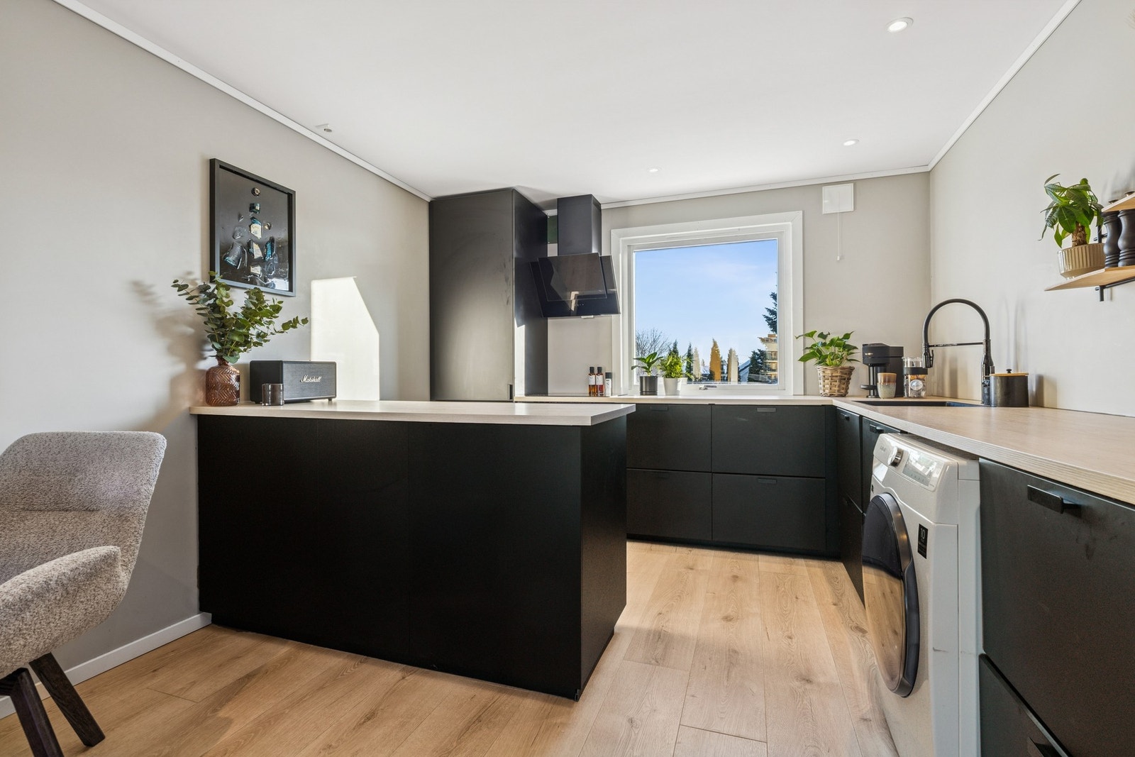 Her har du godt med arbeidsflater for de som liker å lage mat. Galleribilde