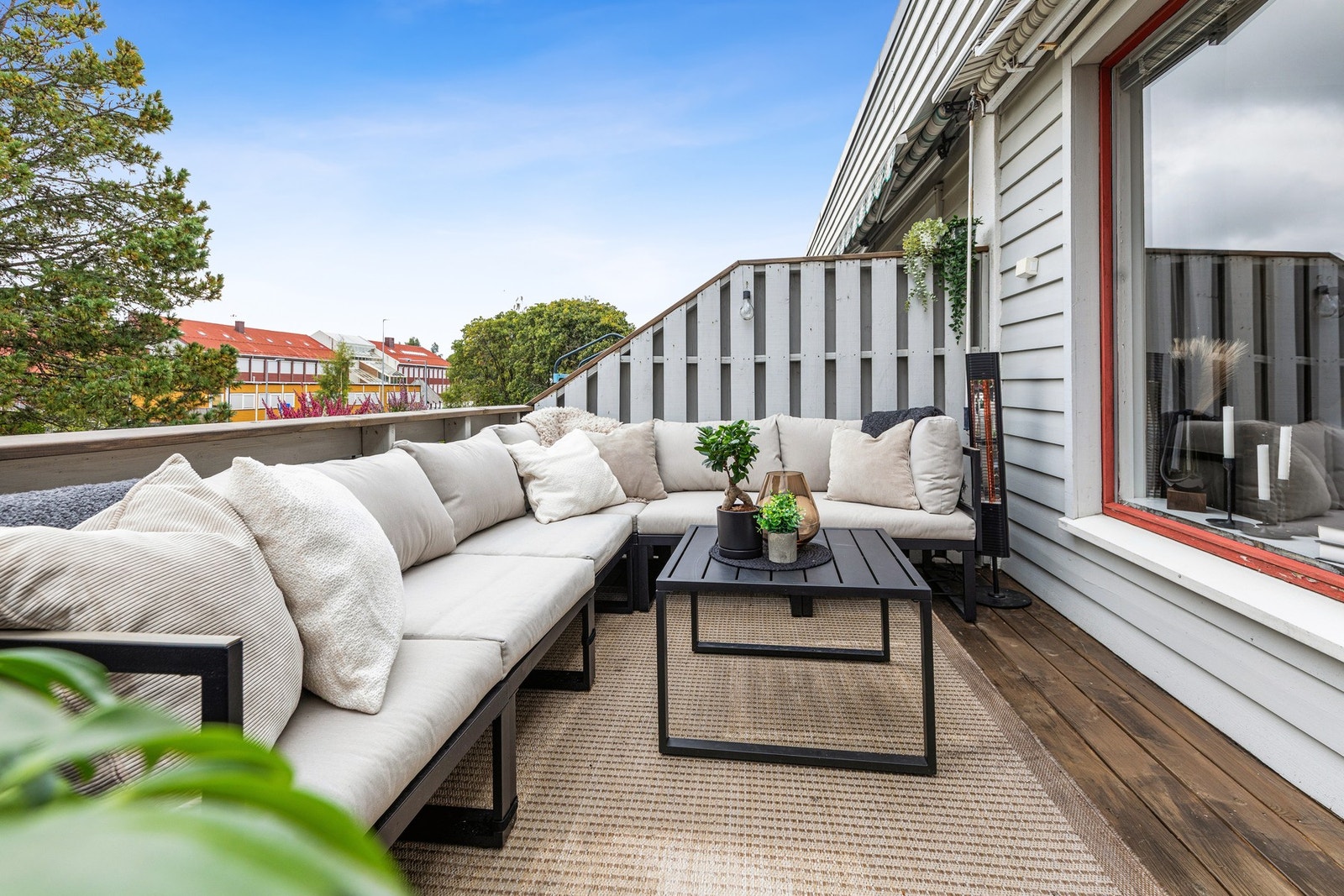 Balkongen er den perfekte plassen til å kunne nyte pent vær og sene sommerkvelder. Galleribilde