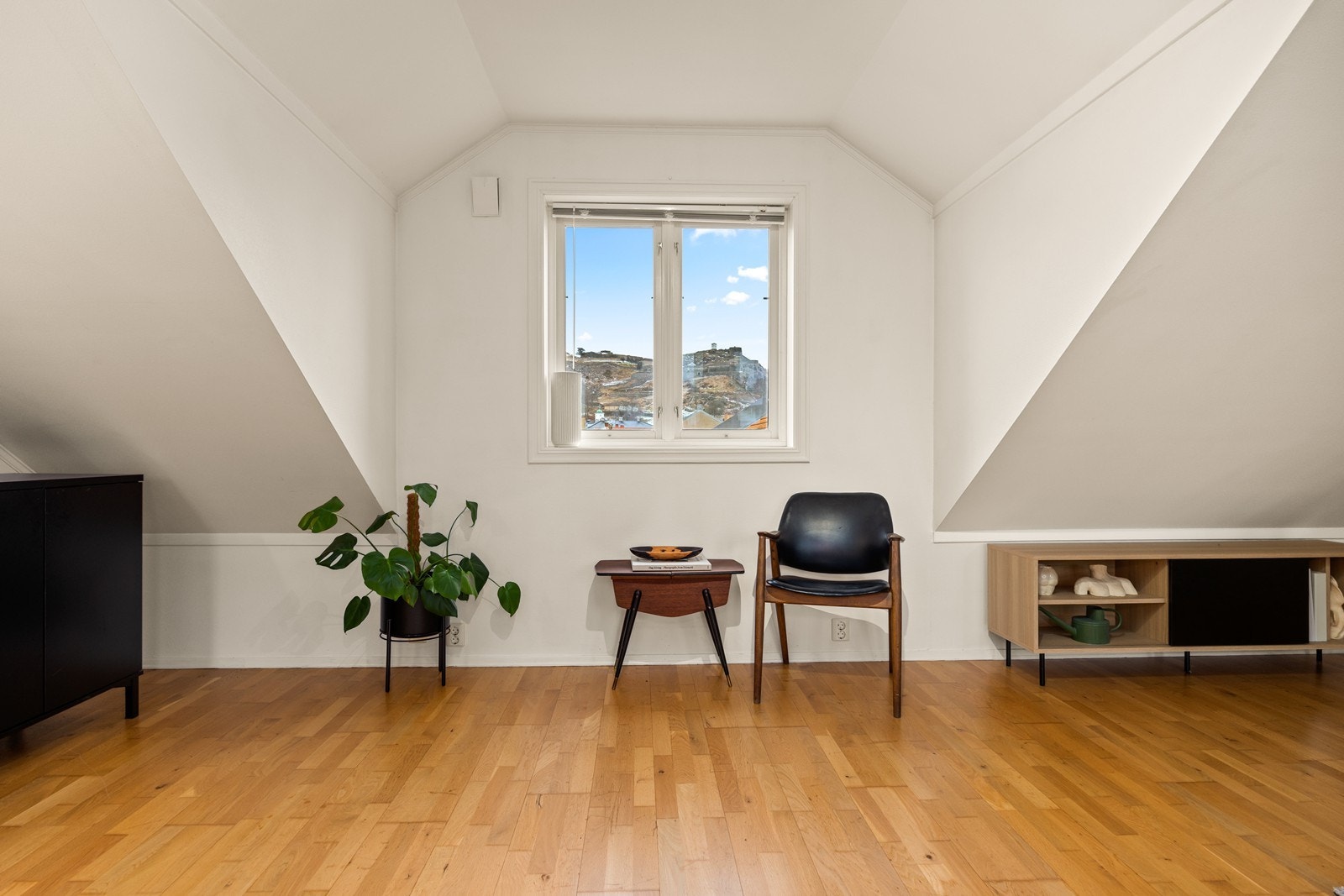 Stue med vindu mot festningen Galleribilde