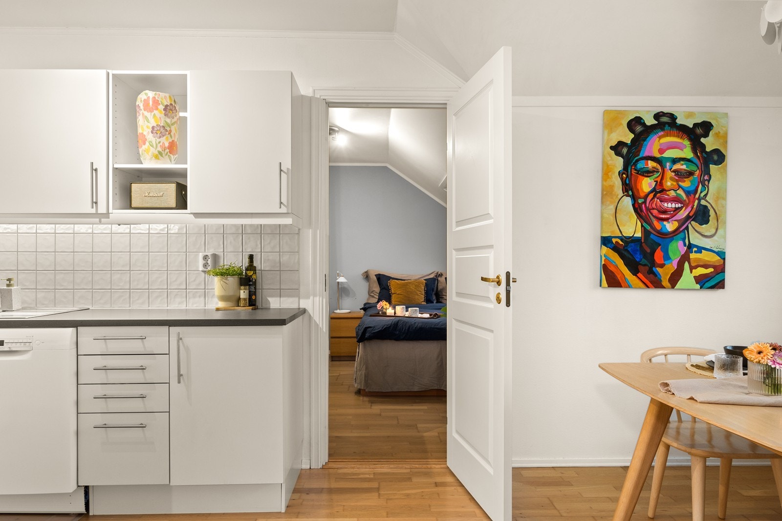 Fra kjøkken mot soverom Galleribilde