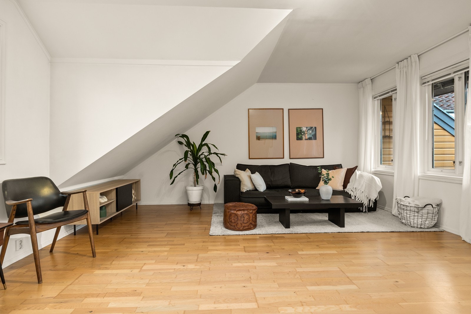 Stue har utgang til balkong Galleribilde