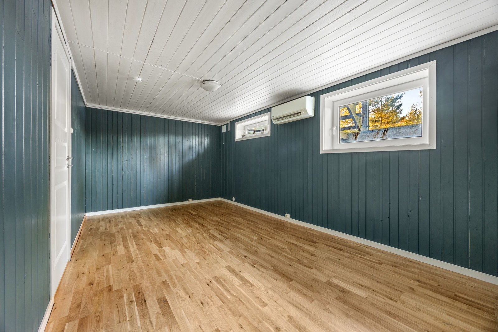 Hobbyrom/brensel omgjort til kjellerstue - 15,5 kvm. Det foreligger ingen søknad om bruksendring og kjøper overtar risiko for dette. Galleribilde